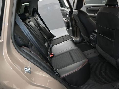 Used 2025 Nissan Rogue SV image 15