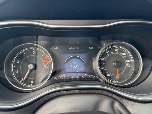 Used 2023 Jeep Cherokee Altitude Lux w/ Lux Elite Package AWD/4WD image 14