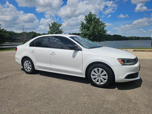 Used 2014 Volkswagen Jetta S FWD image 2