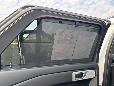 Used 2023 Ford Explorer Platinum w/ Technology Package image 41