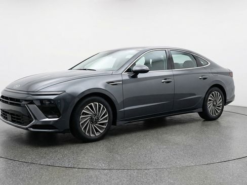 Used 2025 Hyundai Sonata SEL FWD image 3