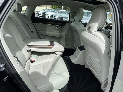 Used 2021 Volvo S90 T8 Inscription image 13