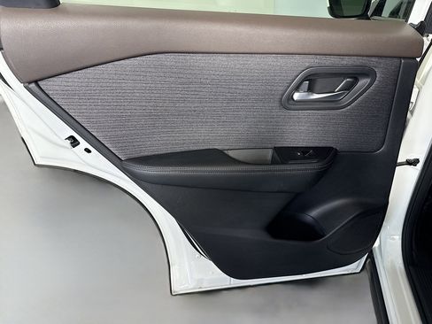 Used 2023 Nissan Rogue SV image 26