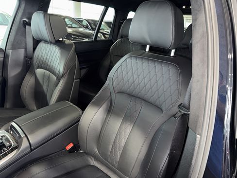 Used 2025 BMW X7 M60i AWD/4WD image 37
