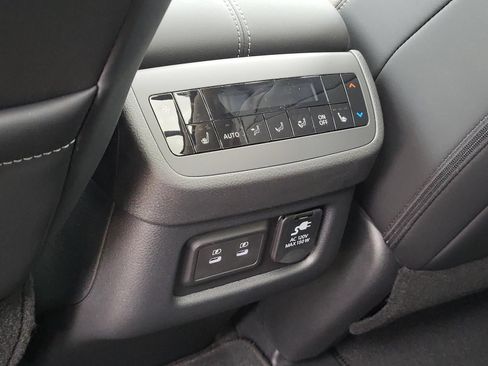 New 2026 Nissan Pathfinder Platinum FWD image 16