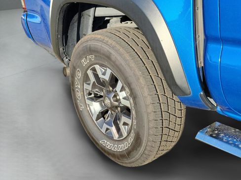 Used 2017 Toyota Tacoma TRD Off-Road w/ Premium & Technology Package image 30