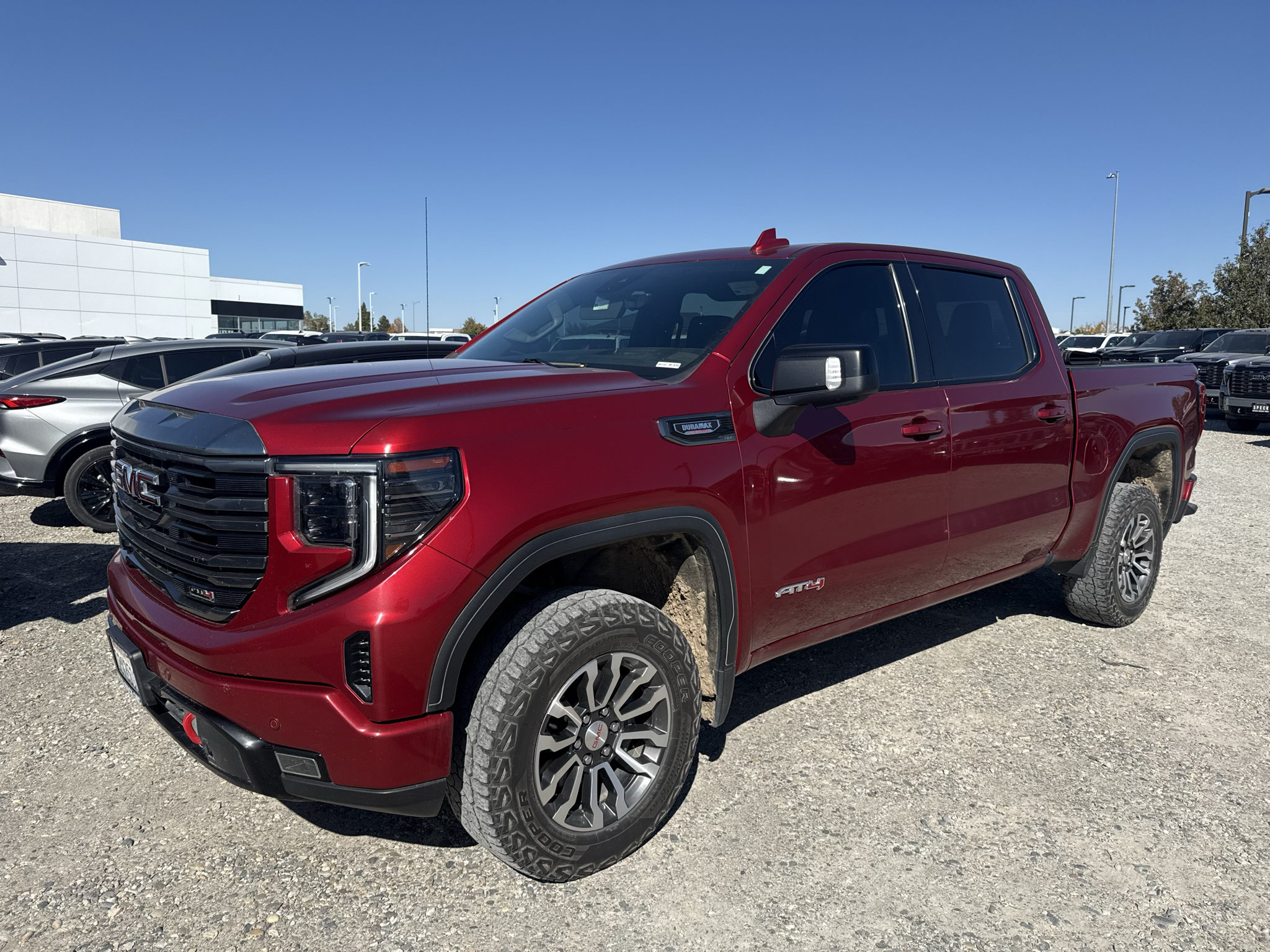 Used 2023 GMC Sierra 1500 AT4 w/ Technology Package AWD/4WD image 1