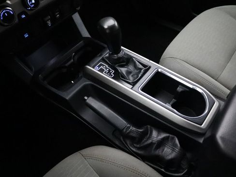 Used 2019 Toyota Tacoma SR5 AWD/4WD image 29