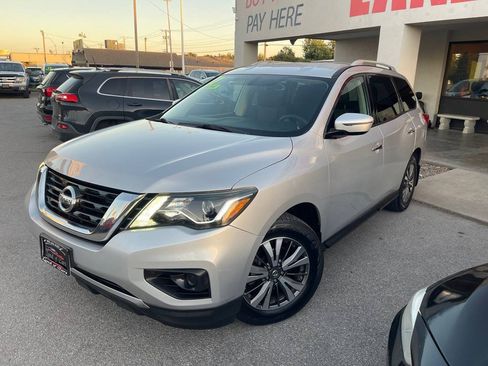 Used 2017 Nissan Pathfinder S image 46