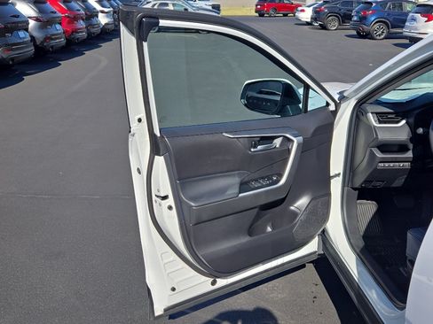 Used 2025 Toyota RAV4 XLE w/ Convenience Package AWD/4WD image 11