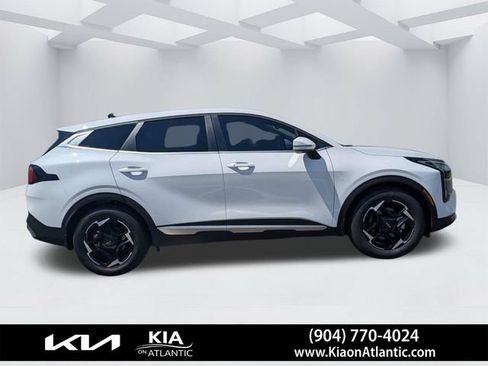 Used 2026 Kia Sportage EX FWD image 2
