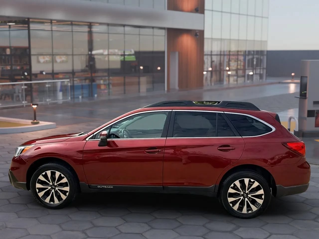 Used 2016 Subaru Outback 2.5i Limited AWD/4WD image 6