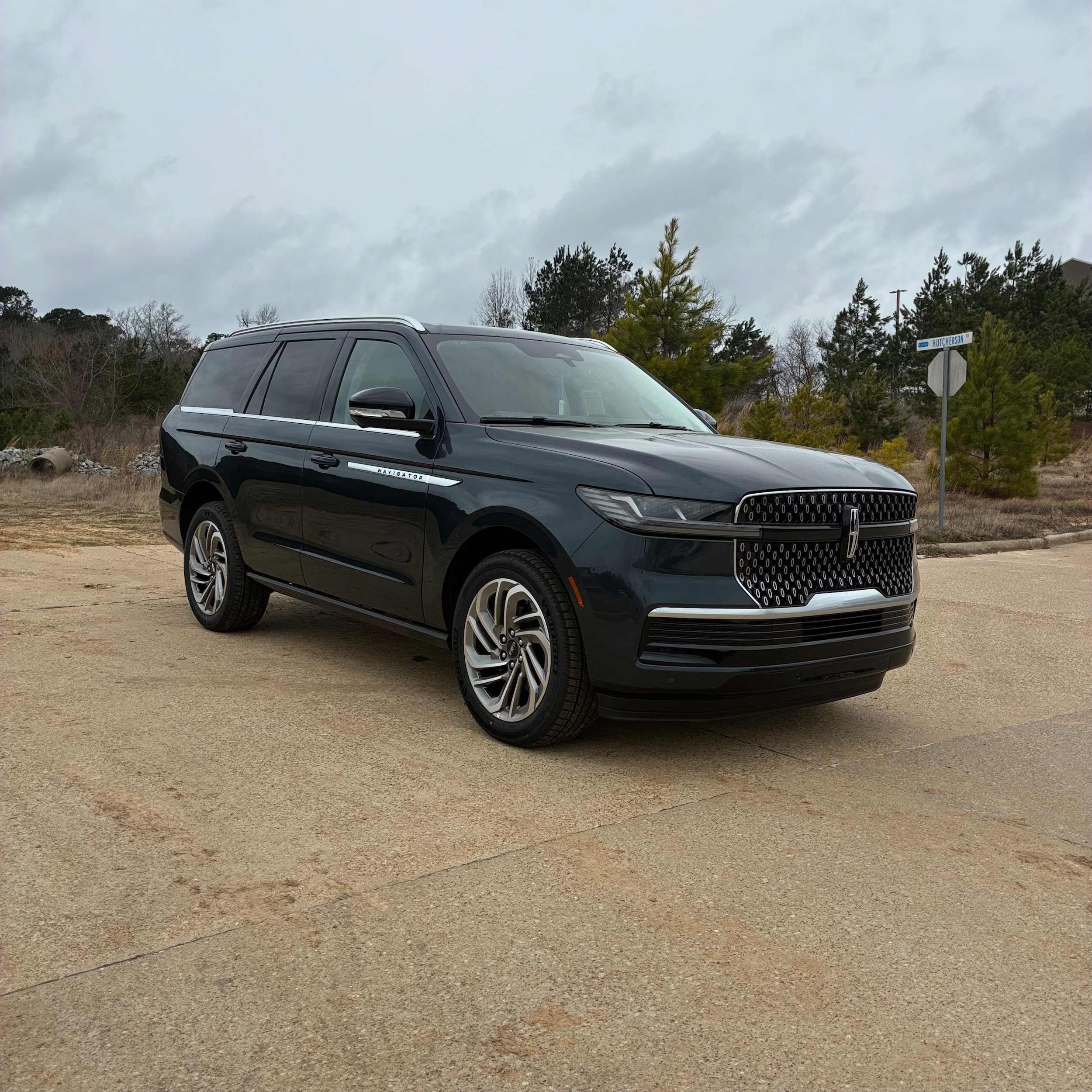 New 2025 Lincoln Navigator Reserve AWD/4WD image 3