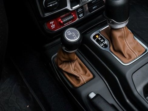 Used 2025 Jeep Wrangler Unlimited Rubicon w/ Technology Group image 80