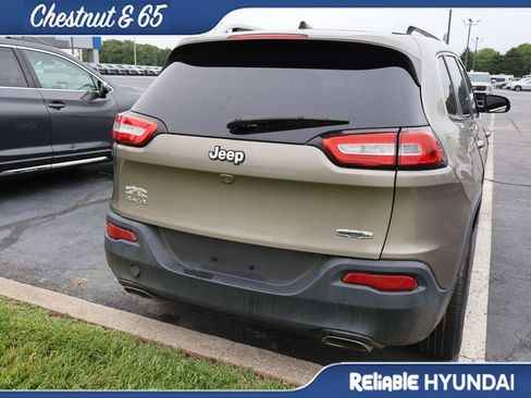 Used 2017 Jeep Cherokee Latitude w/ Comfort/Convenience Group AWD/4WD image 21
