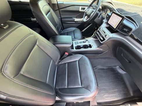 Used 2023 Ford Explorer XLT w/ Equipment Group 202A image 11