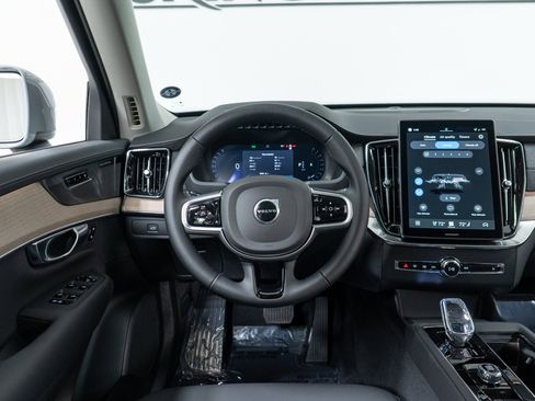 New 2026 Volvo XC90 B6 Plus w/ Protection Package Premier image 17