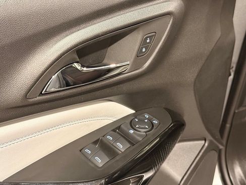 Used 2025 Chevrolet Trax LT FWD image 11