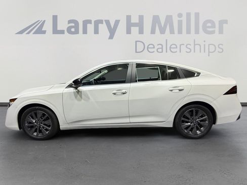 New 2026 Nissan Sentra SL FWD image 2