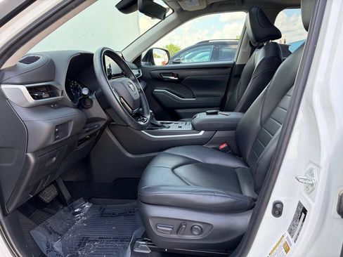 Used 2021 Toyota Highlander XLE w/ Protection Package #3 (TMS) AWD/4WD image 11
