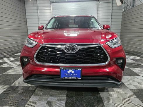 Used 2020 Toyota Highlander Limited image 3