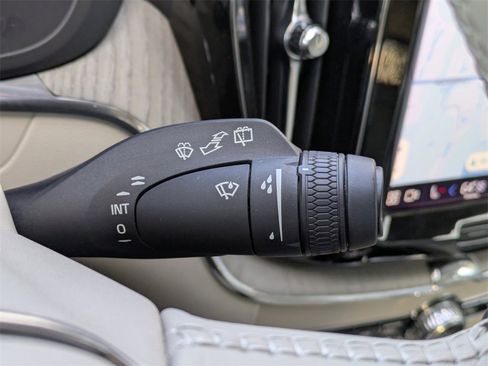 Certified 2023 Volvo XC60 B5 Ultimate w/ Protection Package Premier image 38