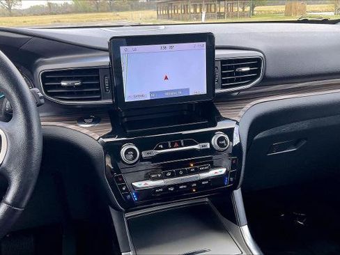 Certified 2023 Ford Explorer Limited AWD/4WD image 6