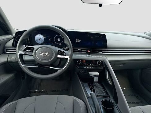 Used 2024 Hyundai Elantra SEL FWD image 21