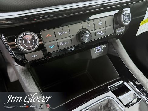 New 2026 Jeep Compass Latitude image 33