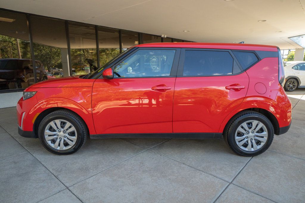 Used 2023 Kia Soul LX FWD image 4