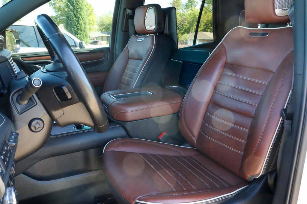 Used 2023 GMC Yukon Denali Ultimate AWD/4WD image 16