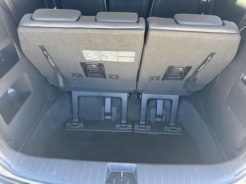 Used 2025 Kia Carnival FWD image 23