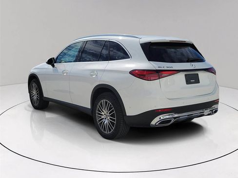 Certified 2025 Mercedes-Benz GLC 300 image 4