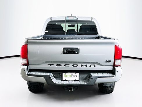 Used 2018 Toyota Tacoma TRD Sport w/ Technology Package AWD/4WD image 7