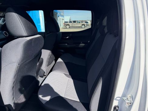 Used 2021 Toyota Tacoma TRD Off-Road w/ Technology Package image 7