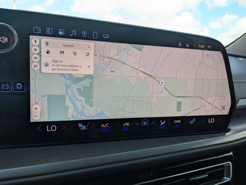 Used 2025 Chevrolet Traverse LT w/ Driver Confidence Package image 25