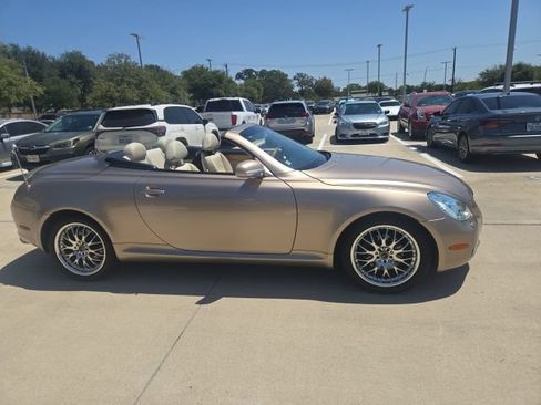 Used 2005 Lexus SC 430 Convertible RWD image 2