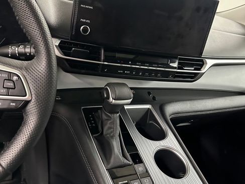 Used 2025 Toyota Sienna XLE FWD image 16