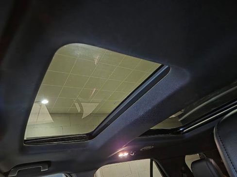 Used 2018 Ford Explorer XLT w/ Equipment Group 202A image 18