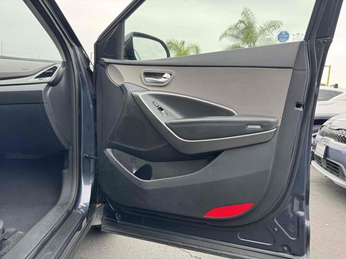 Used 2017 Hyundai Santa Fe SE FWD image 24
