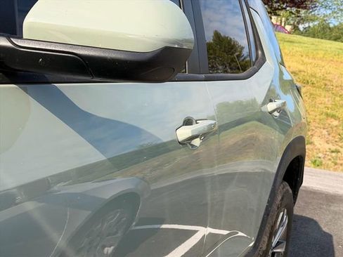 Used 2025 Chevrolet Equinox LT AWD/4WD image 21