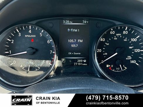 Used 2017 Nissan Rogue SV w/ SV Premium Package FWD image 12