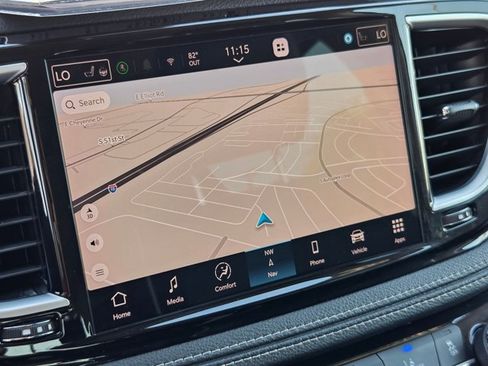 Used 2023 Chrysler Pacifica Limited image 14