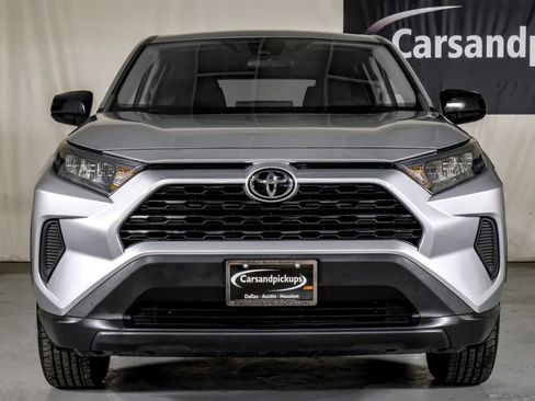 Used 2022 Toyota RAV4 LE image 3