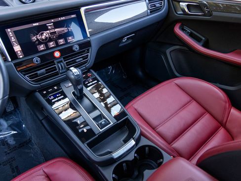 Used 2023 Porsche Macan Turbo image 42