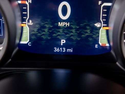 Used 2025 Jeep Wrangler Unlimited Rubicon image 11