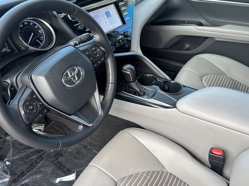 Used 2019 Toyota Camry SE FWD image 11
