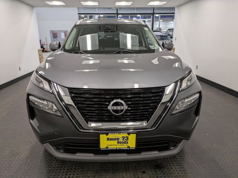 Used 2023 Nissan Rogue SV w/ SV Premium B Package image 2