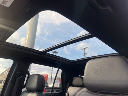 Used 2022 Chevrolet Tahoe Z71 w/ Luxury Package image 22