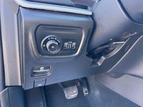 Used 2024 Jeep Grand Cherokee Limited w/ Black Appearance Package image 13